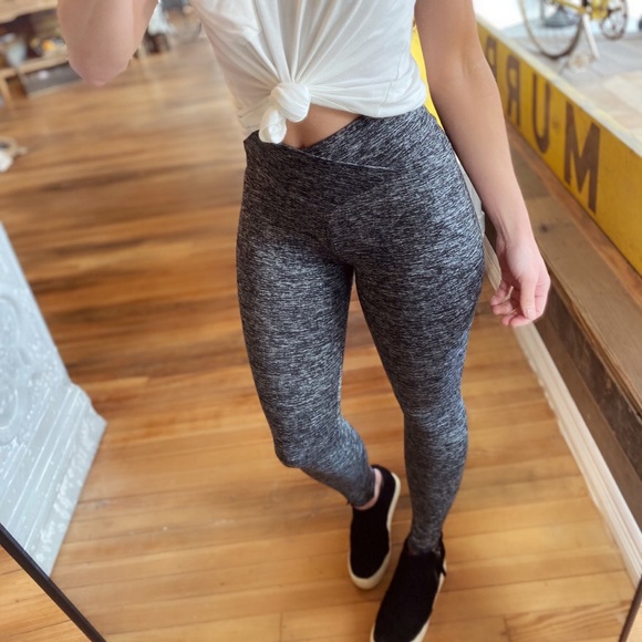 MAKE YOUR MARK CRISSCROSS LEGGINGS-GREY - Picture 9 of 11